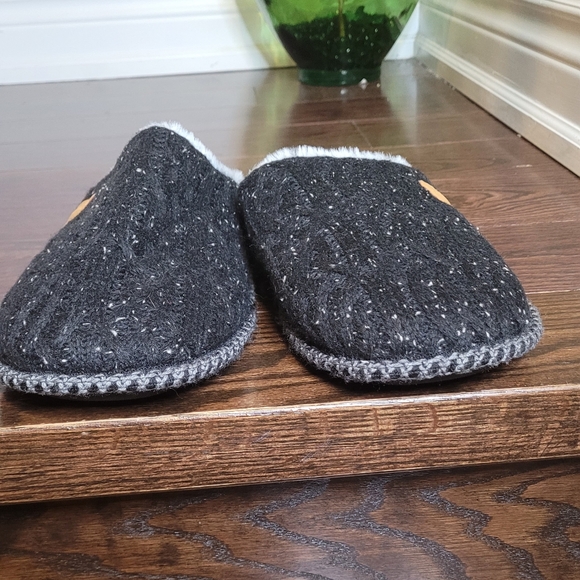 Soft bed/house Slippers - Picture 3 of 10